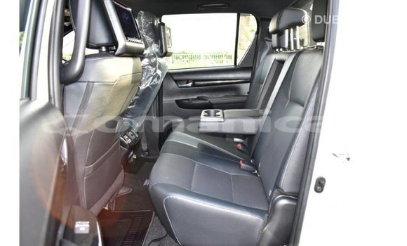 Buy Import Toyota Hilux White Car in Import - Dubai in Dhufar Buy Import Toyota Hilux White Car in Import - Dubai in Dhufar