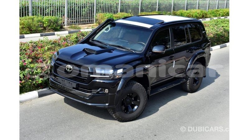 Big with watermark toyota land cruiser dhufar import dubai 2322