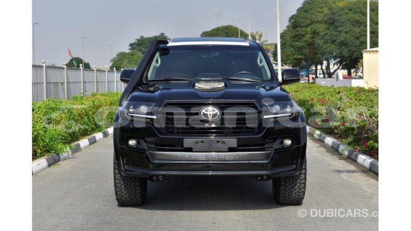 Big with watermark toyota land cruiser dhufar import dubai 2322
