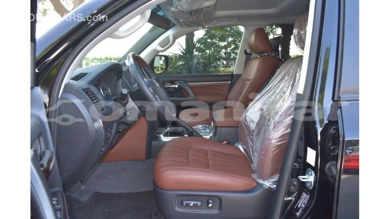 Big with watermark toyota land cruiser dhufar import dubai 2322