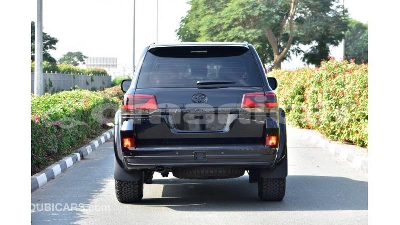 Big with watermark toyota land cruiser dhufar import dubai 2322