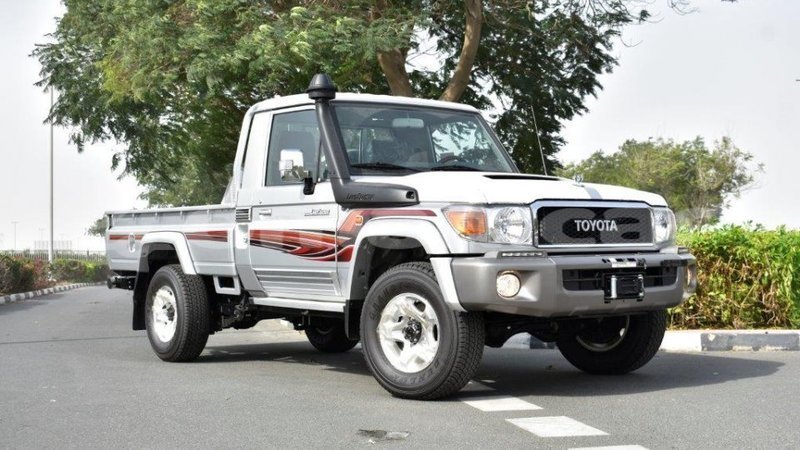 Big with watermark toyota land cruiser dhufar import dubai 2325