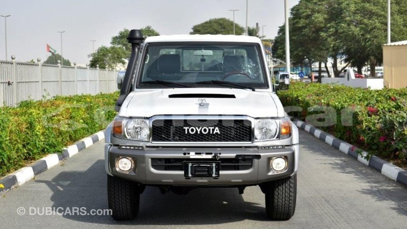 Big with watermark toyota land cruiser dhufar import dubai 2325