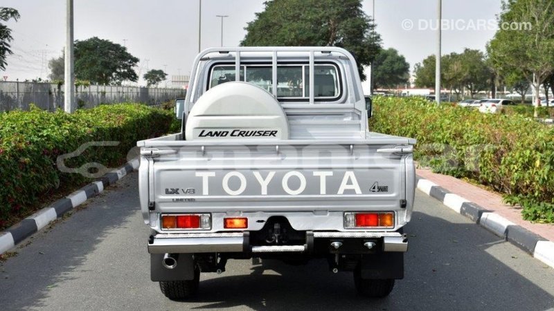 Big with watermark toyota land cruiser dhufar import dubai 2325