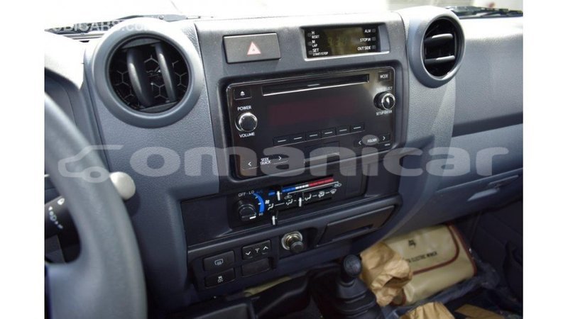 Big with watermark toyota land cruiser dhufar import dubai 2326