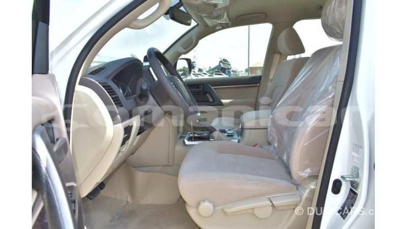 Big with watermark toyota land cruiser dhufar import dubai 2327