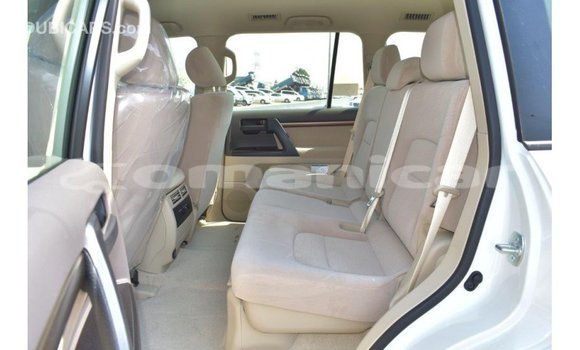 Buy Import Toyota Land Cruiser White Car in Import - Dubai in Dhufar Buy Import Toyota Land Cruiser White Car in Import - Dubai in Dhufar