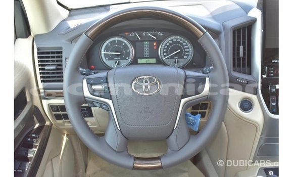Buy Import Toyota Land Cruiser White Car in Import - Dubai in Dhufar Buy Import Toyota Land Cruiser White Car in Import - Dubai in Dhufar