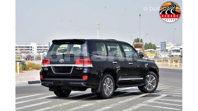 Big with watermark toyota land cruiser dhufar import dubai 2329