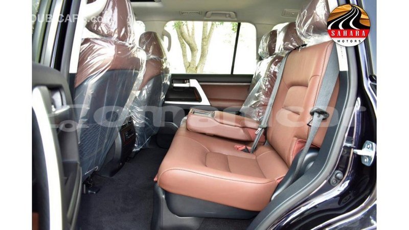 Big with watermark toyota land cruiser dhufar import dubai 2329