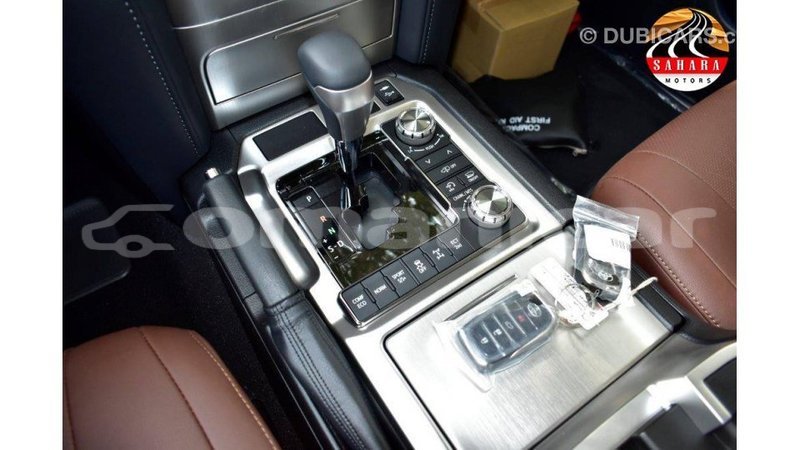 Big with watermark toyota land cruiser dhufar import dubai 2329