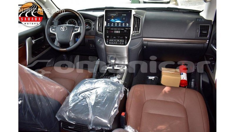 Big with watermark toyota land cruiser dhufar import dubai 2329