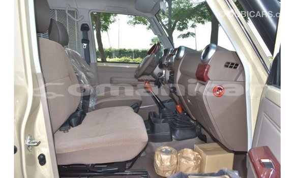 Buy Import Toyota Land Cruiser Beige Car in Import - Dubai in Dhufar Buy Import Toyota Land Cruiser Beige Car in Import - Dubai in Dhufar