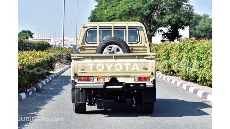 Big with watermark toyota land cruiser dhufar import dubai 2332