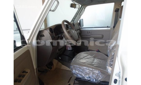 Buy Import Toyota Land Cruiser White Car in Import - Dubai in Dhufar Buy Import Toyota Land Cruiser White Car in Import - Dubai in Dhufar