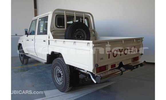 Buy Import Toyota Land Cruiser White Car in Import - Dubai in Dhufar Buy Import Toyota Land Cruiser White Car in Import - Dubai in Dhufar