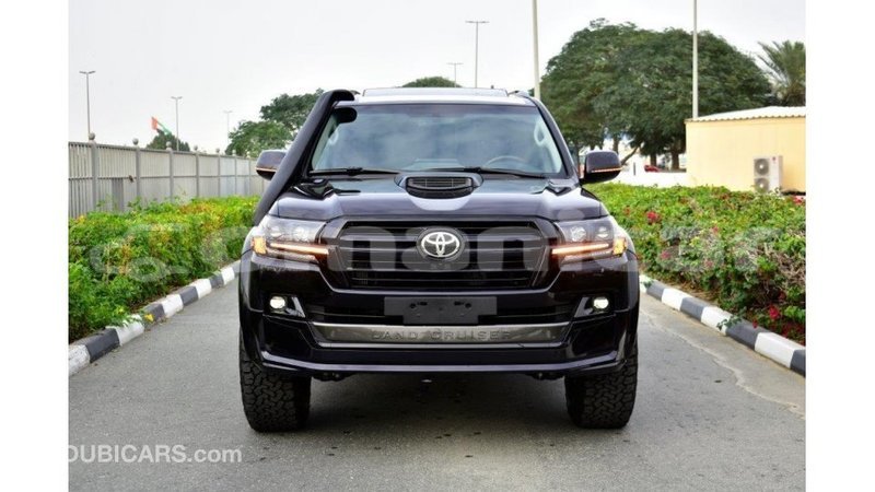 Big with watermark toyota land cruiser dhufar import dubai 2339