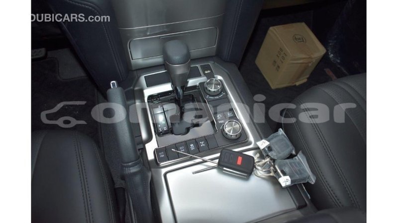 Big with watermark toyota land cruiser dhufar import dubai 2339