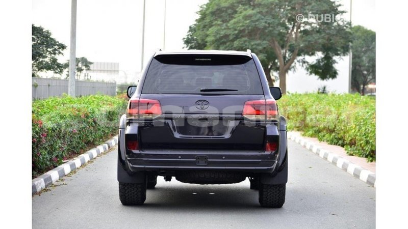 Big with watermark toyota land cruiser dhufar import dubai 2339