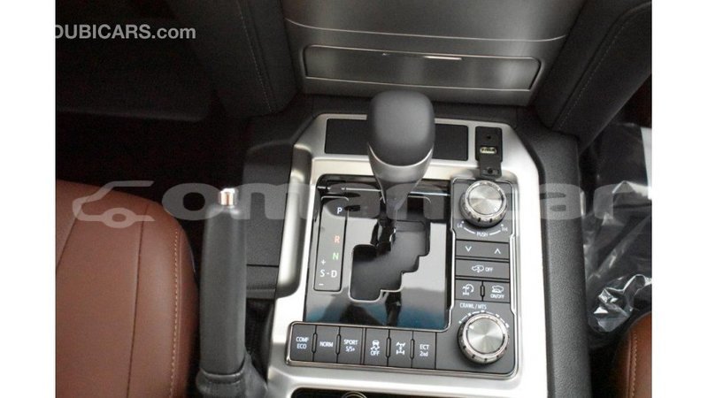 Big with watermark toyota land cruiser dhufar import dubai 2342