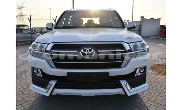 Buy Import Toyota Land Cruiser White Car in Import - Dubai in Dhufar Buy Import Toyota Land Cruiser White Car in Import - Dubai in Dhufar
