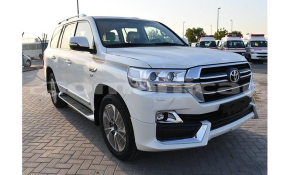 Buy Import Toyota Land Cruiser White Car in Import - Dubai in Dhufar Buy Import Toyota Land Cruiser White Car in Import - Dubai in Dhufar