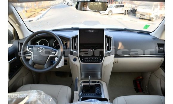 Buy Import Toyota Land Cruiser White Car in Import - Dubai in Dhufar Buy Import Toyota Land Cruiser White Car in Import - Dubai in Dhufar