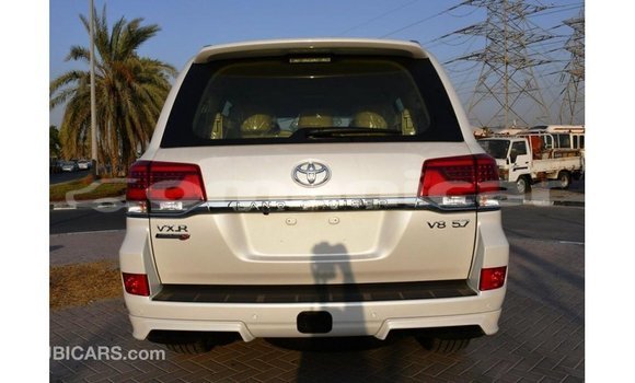 Buy Import Toyota Land Cruiser White Car in Import - Dubai in Dhufar Buy Import Toyota Land Cruiser White Car in Import - Dubai in Dhufar
