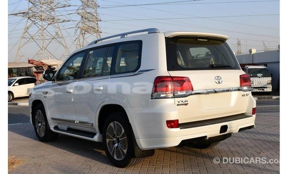 Buy Import Toyota Land Cruiser White Car in Import - Dubai in Dhufar Buy Import Toyota Land Cruiser White Car in Import - Dubai in Dhufar
