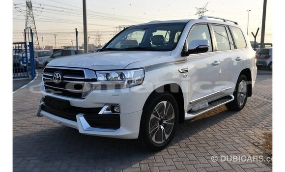 Buy Import Toyota Land Cruiser White Car in Import - Dubai in Dhufar Buy Import Toyota Land Cruiser White Car in Import - Dubai in Dhufar
