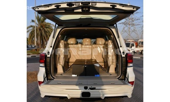 Buy Import Toyota Land Cruiser White Car in Import - Dubai in Dhufar Buy Import Toyota Land Cruiser White Car in Import - Dubai in Dhufar
