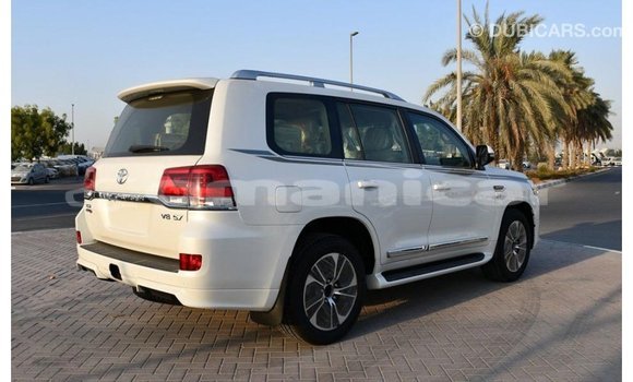 Buy Import Toyota Land Cruiser White Car in Import - Dubai in Dhufar Buy Import Toyota Land Cruiser White Car in Import - Dubai in Dhufar