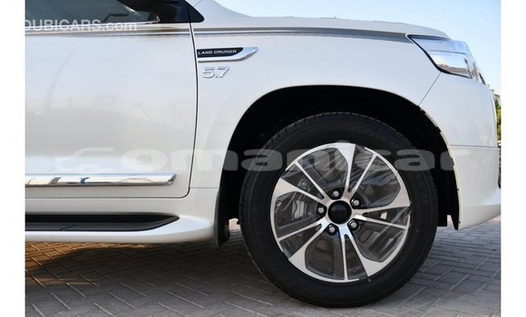 Buy Import Toyota Land Cruiser White Car in Import - Dubai in Dhufar Buy Import Toyota Land Cruiser White Car in Import - Dubai in Dhufar