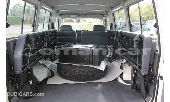 Buy Import Toyota Land Cruiser White Car in Import - Dubai in Dhufar Buy Import Toyota Land Cruiser White Car in Import - Dubai in Dhufar