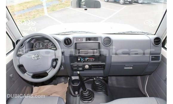 Buy Import Toyota Land Cruiser White Car in Import - Dubai in Dhufar Buy Import Toyota Land Cruiser White Car in Import - Dubai in Dhufar