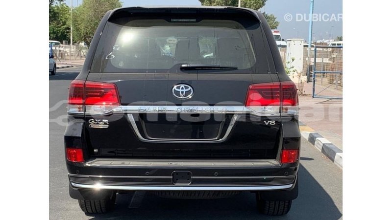 Big with watermark toyota land cruiser dhufar import dubai 2369