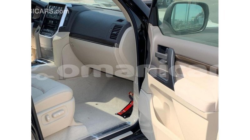 Big with watermark toyota land cruiser dhufar import dubai 2369