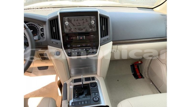 Big with watermark toyota land cruiser dhufar import dubai 2369