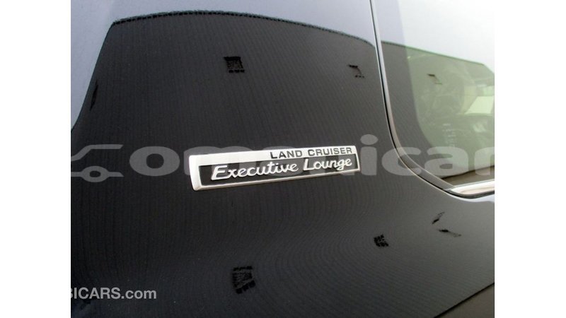 Big with watermark toyota land cruiser dhufar import dubai 2370