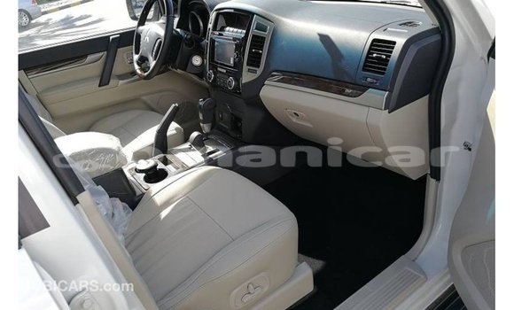 Buy Import Mitsubishi Pajero White Car in Import - Dubai in Dhufar Buy Import Mitsubishi Pajero White Car in Import - Dubai in Dhufar