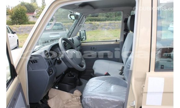 Buy Import Toyota Land Cruiser Beige Car in Import - Dubai in Dhufar Buy Import Toyota Land Cruiser Beige Car in Import - Dubai in Dhufar