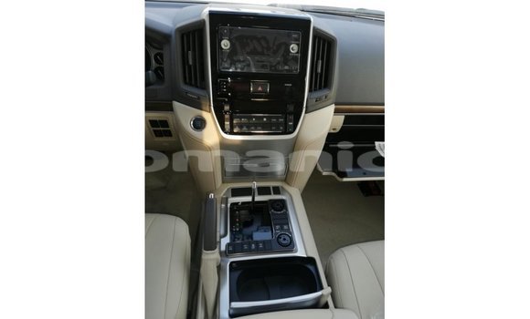Buy Import Toyota Land Cruiser White Car in Import - Dubai in Dhufar Buy Import Toyota Land Cruiser White Car in Import - Dubai in Dhufar