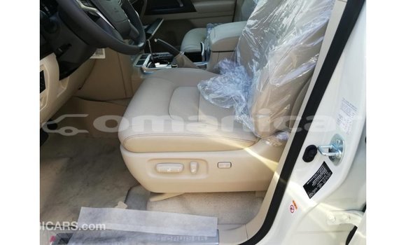 Buy Import Toyota Land Cruiser White Car in Import - Dubai in Dhufar Buy Import Toyota Land Cruiser White Car in Import - Dubai in Dhufar