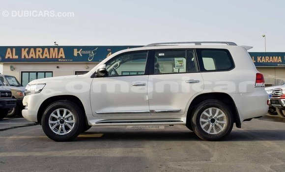 Buy Import Toyota Land Cruiser White Car in Import - Dubai in Dhufar Buy Import Toyota Land Cruiser White Car in Import - Dubai in Dhufar