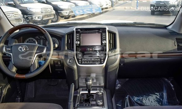 Buy Import Toyota Land Cruiser White Car in Import - Dubai in Dhufar Buy Import Toyota Land Cruiser White Car in Import - Dubai in Dhufar