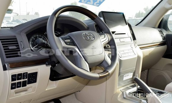 Buy Import Toyota Land Cruiser White Car in Import - Dubai in Dhufar Buy Import Toyota Land Cruiser White Car in Import - Dubai in Dhufar