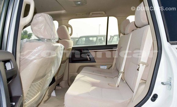 Buy Import Toyota Land Cruiser White Car in Import - Dubai in Dhufar Buy Import Toyota Land Cruiser White Car in Import - Dubai in Dhufar
