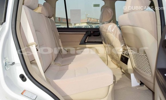 Buy Import Toyota Land Cruiser White Car in Import - Dubai in Dhufar Buy Import Toyota Land Cruiser White Car in Import - Dubai in Dhufar