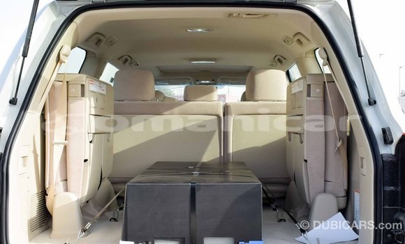 Buy Import Toyota Land Cruiser White Car in Import - Dubai in Dhufar Buy Import Toyota Land Cruiser White Car in Import - Dubai in Dhufar