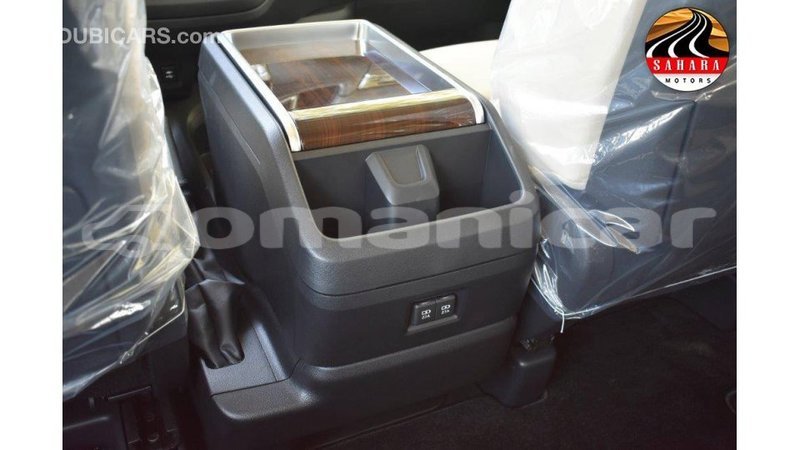 Big with watermark toyota granvia dhufar import dubai 2414